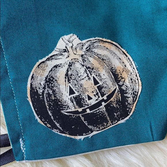 ❤️Set of Two Halloween Face Masks❤️ - Picture 5 of 5